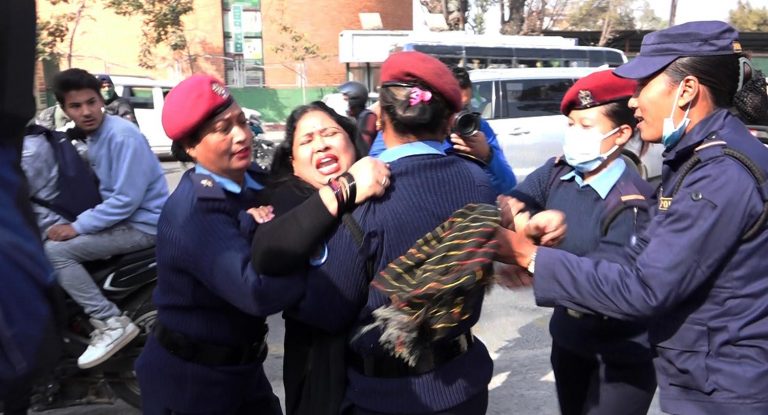 पूर्वन्यायाधीश भुवन गिरीकी पत्नीले सर्वोच्चको इजलासमै गरिन् विष सेवन