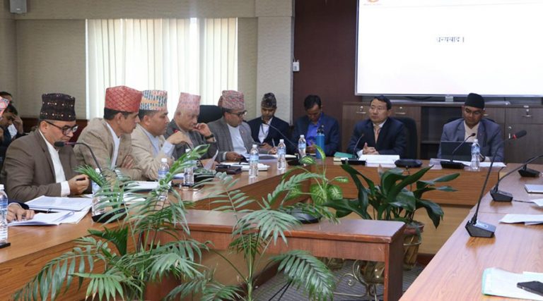 आगामी बजेटबारे अर्थमन्त्रीले गरे सचिवहरुसँग छलफल
