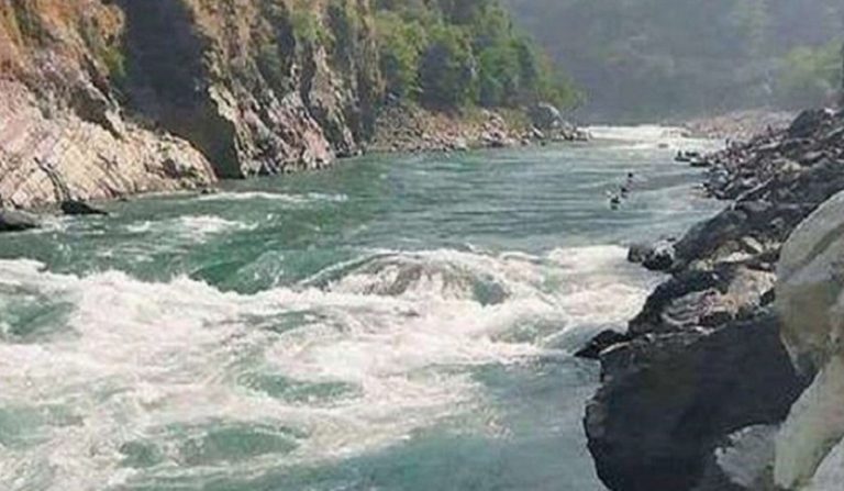दुधकोशी नदीमा पौडी खेल्न गएका दुई जनाको मृत्यु