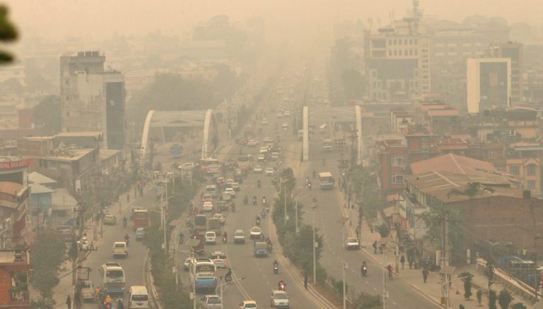 स्वास्थ्य  मन्त्रालयले भन्यो-‘काठमाडौंमा प्रदूषण बढ्यो,  घर बाहिर जाँदा  मास्क लगाउनू’