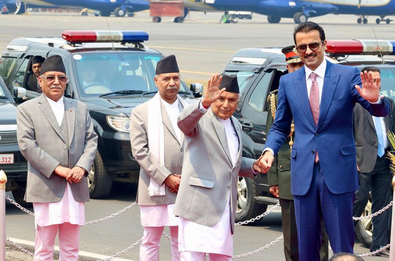 स्वदेश फर्किए कतारका राजा, राष्ट्रपतिले गरे बिदाई