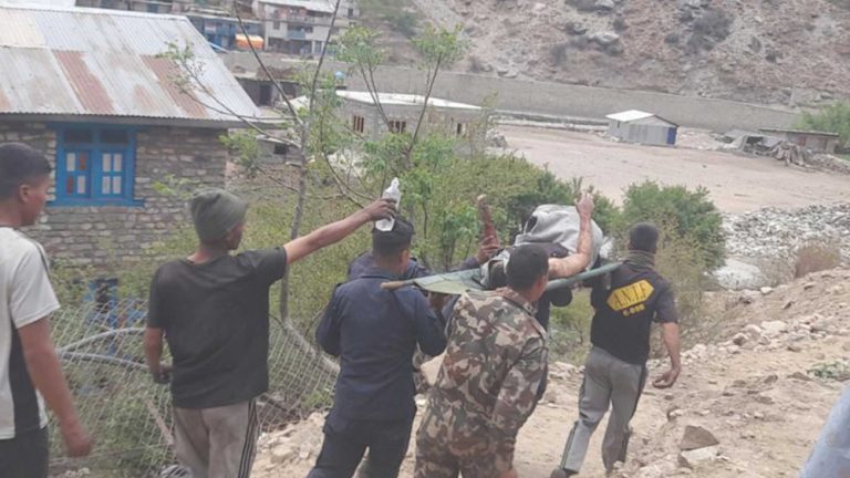 डढेलो नियन्त्रण लिने क्रममा नेपाली सेनाका ४ जना गम्भीर घाइते