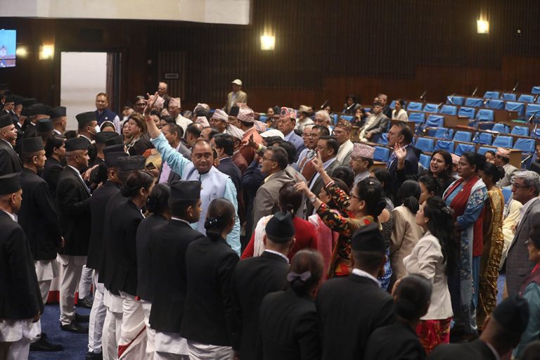 कांग्रेसको नाराबाजीकैबीच राष्ट्रपतिले गरेको सम्बोधनको प्रति संसद्‌मा टेबुल