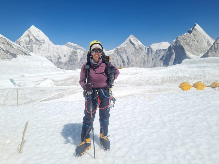 फोटो पत्रकार पूर्णिमा श्रेष्ठ एक सातामै दोस्रो पटक सगरमाथा शिखरमा