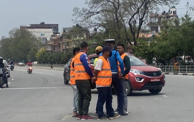 ट्राफिक नियम मिच्नेलाई सडकमा खटाउने गृहमन्त्रीको निर्णयविरुद्ध रिट दायर