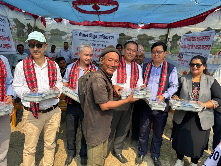धादिङ र चितवनका विकट चेपाङ बस्तीमा पुग्यो बिजुली