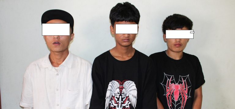 कुकुर मारेको आरोपमा तीन पक्राउ