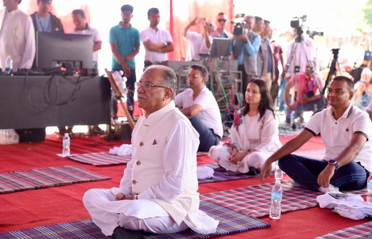 भक्तपुरमा प्रधानमन्त्रीको योग ध्यान, भने-‘योगाभ्यासलाई नेपाल सुन्दर भूमि’ (फोटोफिचर)