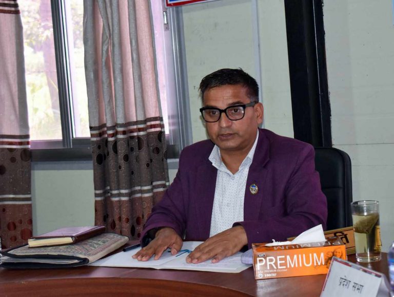 ‘फ्लोर क्रस’ गर्ने मन्त्री देवकोटाको जोगियो सांसद पद,  माओवादीले कारबाही गर्न नसक्ने