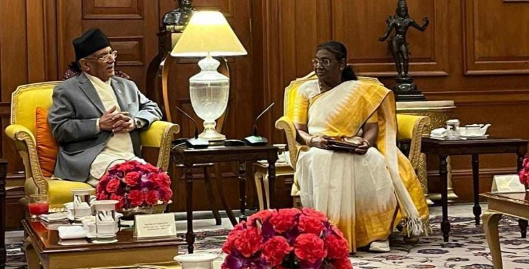 भारतीय राष्ट्रपति मुर्मुसँग प्रधानमन्त्री प्रचण्डको शिष्टाचार भेट