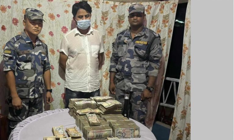 सुनसरीबाट स्रोत नखुलेको १ करोड १ लाख रकम बरामद