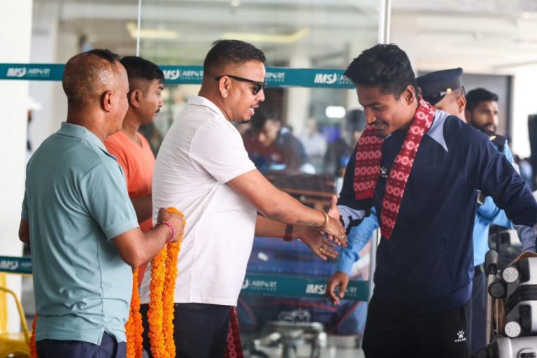 टी-२० विश्वकप क्रिकेट खेलेर स्वदेश फर्कियो नेपाली टोली, सन्दीप दुई दिनपछि आइपुग्ने