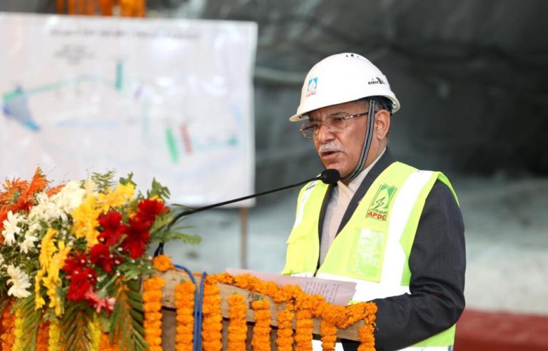 अरुण तेस्रोको सुरुङ ‘ब्रेक थ्रु’, प्रधानमन्त्रीले भने-‘विद्युत् व्यापारले इतिहास रच्नेछ’