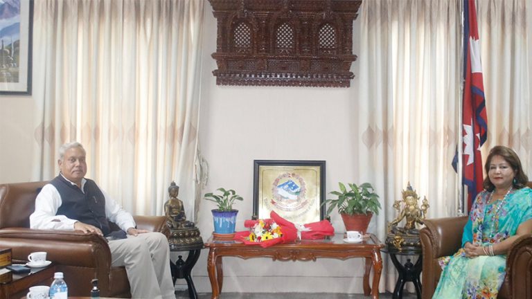 परराष्ट्रमन्त्री राणा र राजदूत श्रीवास्तवबीच भेट, नेपाल-भारत सम्बन्धका विविध आयाम सहकार्यबारे छलफल