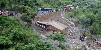 त्रिशूलीमा खसेका बसको आज पनि खोजी सुरु