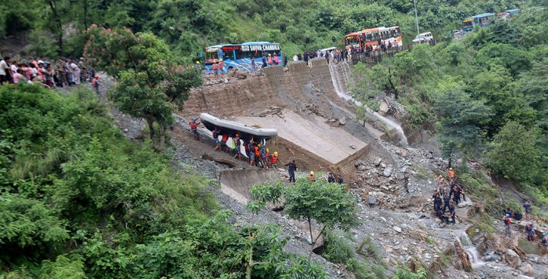 त्रिशूलीमा खसेका बसको आज पनि खोजी सुरु