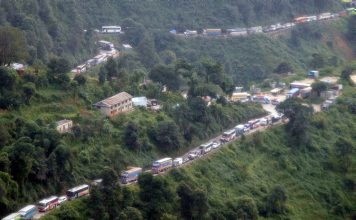 सिस्ने खोला क्षेत्रमा बिहीबारदेखि राजमार्ग आंशिक रुपमा बन्द गरिने फाइल फोटो