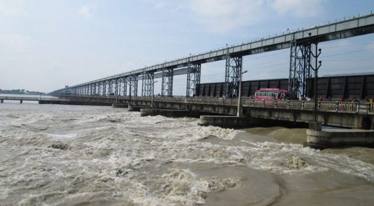 सप्तकोशीमा पानीको बहाव बढेपछी ब्यारेजको ५६ वटै ढोका खोलियो, सतर्कता अपनाउन आग्रह