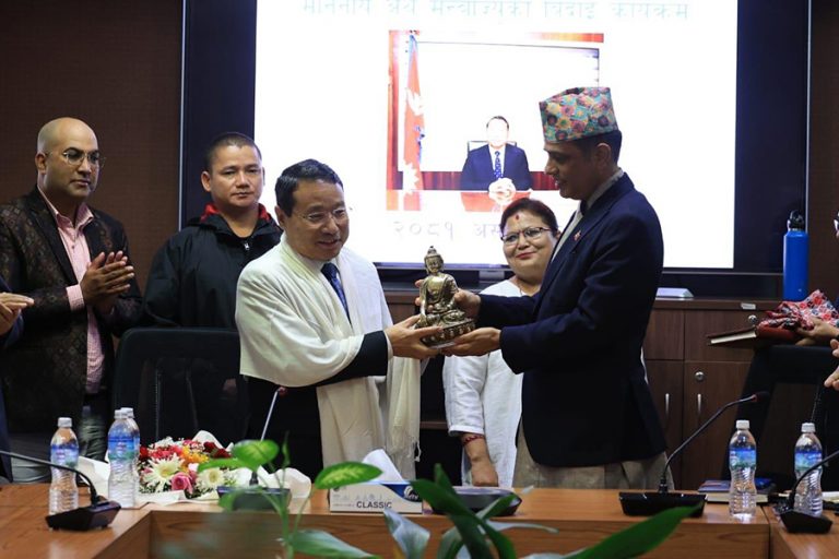 आफ्नो कार्यकाल संतोषजनक रहेको निवर्तमान अर्थमन्त्रीको दावि