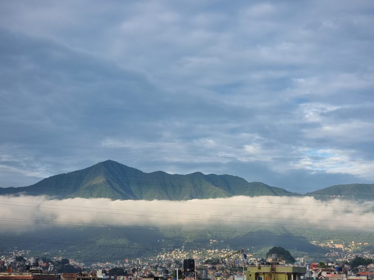 बादलुको घुम्टोले काठमाडौं छोपिदा…