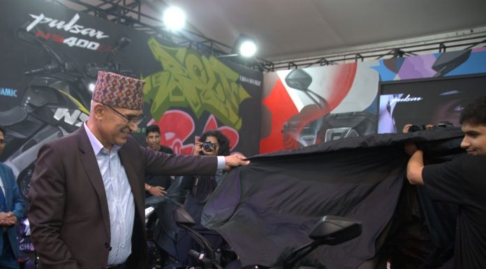 नाडा अटो शोमा पल्सर एनएस ४०० जेड सार्वजनिक