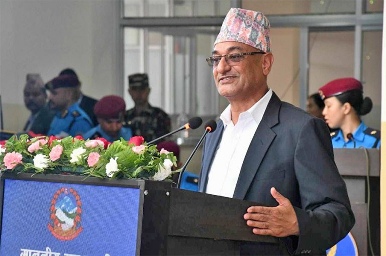 गृहमन्त्री रमेश लेखकले नेपाल प्रहरीलाई दिए जनताको मुद्दा बोक्न निर्देशन