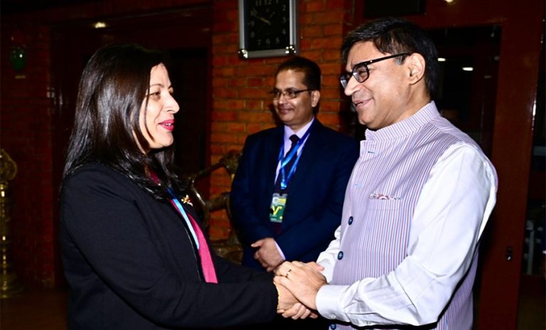 काठमाडौं आइपुगे भारतीय विदेश सचिव, सम्बन्ध विस्तार र द्विपक्षीय सहमतिका विषयमा छलफल गर्ने