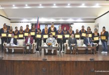 प्रधानमन्त्रीले गरे महिला भलिबल खेलाडीलाई पुरस्कार वितरण, जनही ३ लाख प्रदान