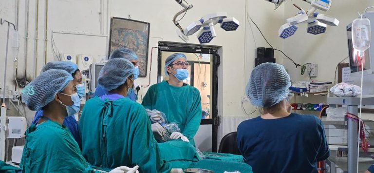 भेरी अस्पतालमा नाकको प्वालबाट दूरबिन छिराएर पिट्युटरी ग्रन्थीको ट्युमरको  शल्यक्रिया