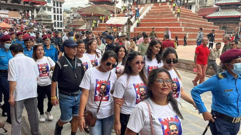 बालेन शाहको फोटो भएको टिसर्ट लगाएका १३जना प्रहरी नियन्त्रणमा