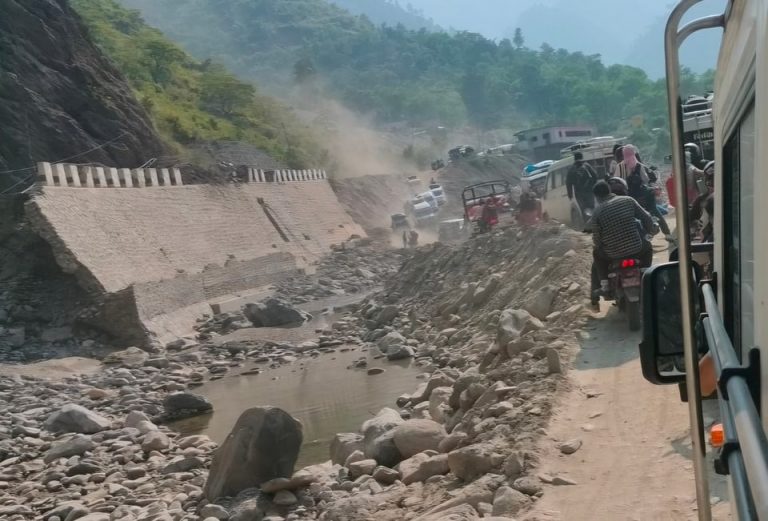 धुलिखेल-भकुण्डेबेँसी खण्डमा रातभर सवारी बन्देज
