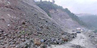 बाढी पहिराले देशभरका विभिन्न नौ सडकखण्ड पूर्ण अवरुद्ध