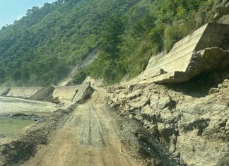 पहिरोले बिपी राजमार्गमा पहिरै-पहिरो, यातायात अवरुद्ध