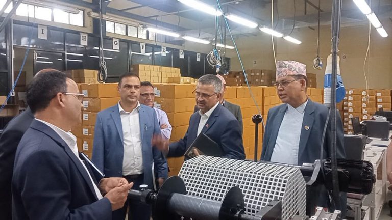 दैनिक ४ हजार लाइसेन्स छपाई, यस्तो छ भौतिक मन्त्रीसँग विभागको व्रिफिङ