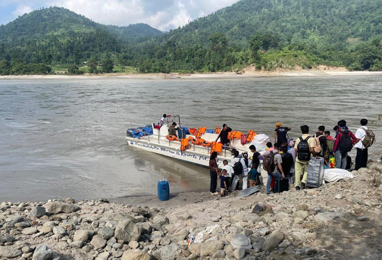 घट्यो वर्षा, सप्तकोशीमा पुनः दौडन थाल्यो जेटबोट