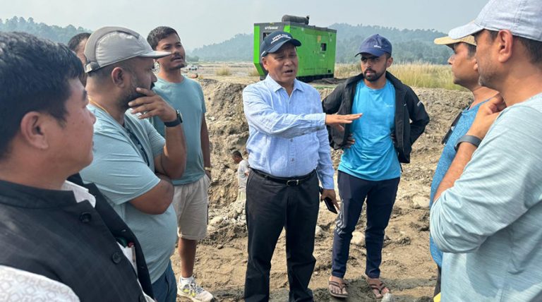 पदबाट हटाइए कुलमान घिसिङ