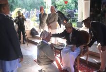 पूर्वराजाको हातबाट टिका लगाउन शितल निवासमा भीड