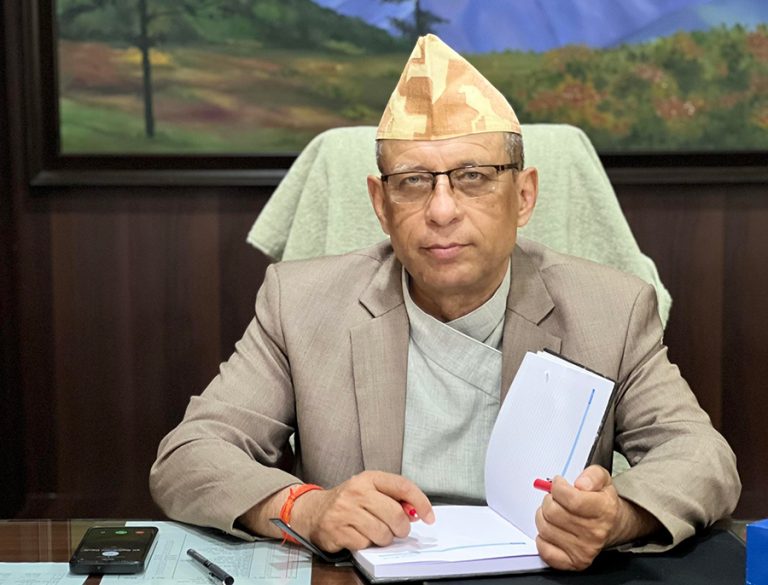 मानव तस्करीको आरोप लागेका नेतालाई एमालेले गर्यो पार्टीबाट निलम्बन