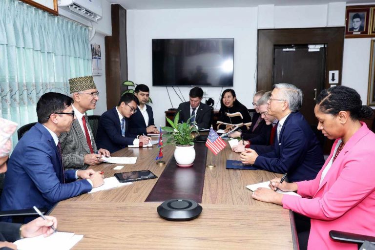 उपप्रधानमन्त्री एवं अर्थमन्त्री पौडेल र अमेरिकी सहायक विदेशमन्त्री लुबीच भेटवार्ता