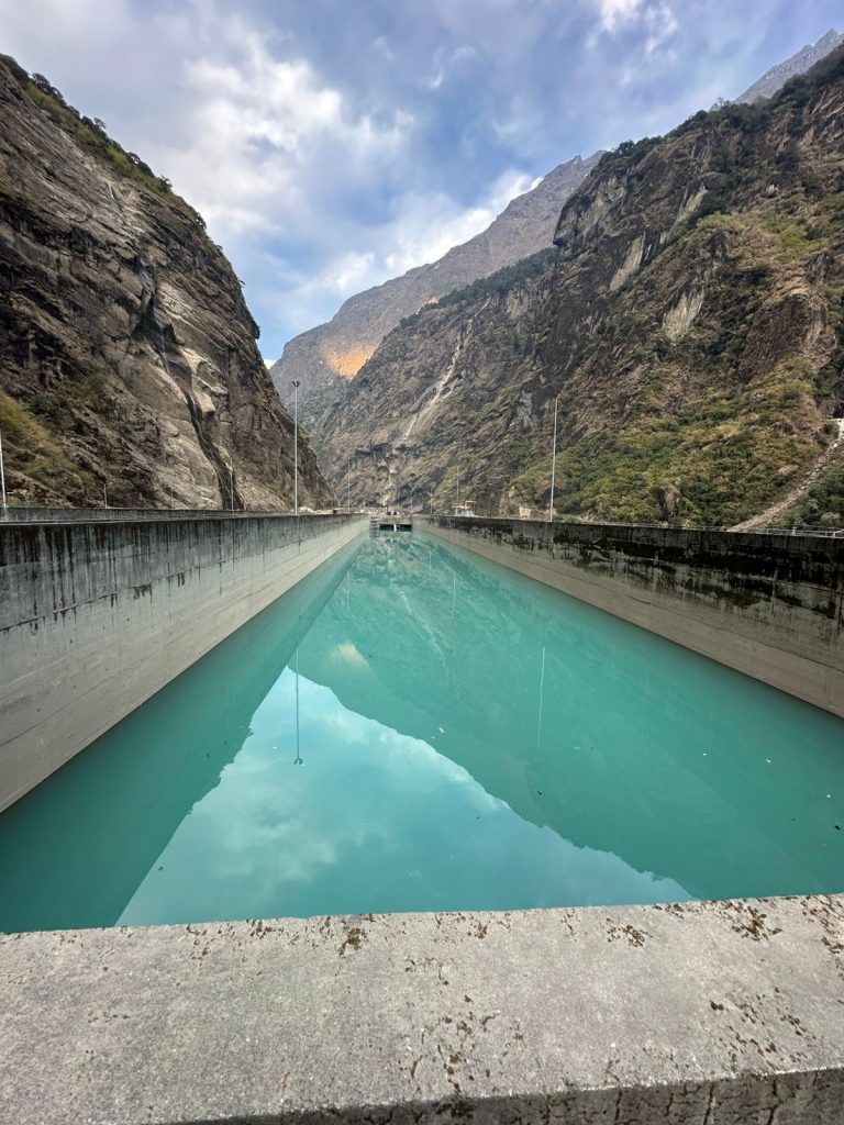 विद्युतकाे अभाव हुन नदिन तथा आयात प्रतिस्थापन गर्न जलाशययुक्त आयोजना कार्यान्वयन