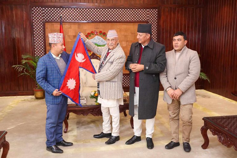 अर्जेण्टिनाको अग्लो हिमाल आरोहणमा जान लागेका पाण्डेलाई प्रधानमन्त्रीको बिदाई