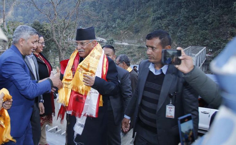 प्रचण्ड सुकुटे पुगे, सडक मर्मतमा तिव्रता दिन आग्रह