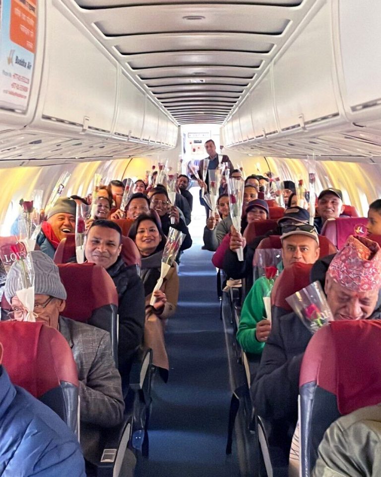 भ्यालेण्टाईन दिवसको अवसरमा बुध्द एयरको माउण्टेन फ्लाईटमा उपहारै उपहार