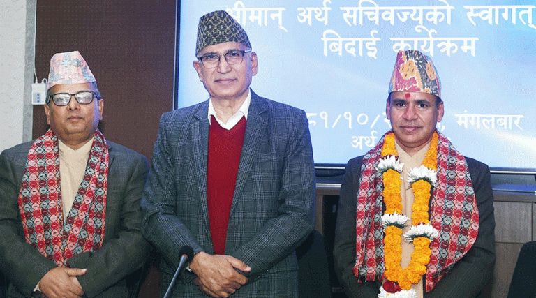 अर्थसचिव उपाध्यायको स्वागत, घिमिरेको बिदाई