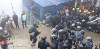 परिस्थिति काबुबाहिर गएपछि फुङलिङ बजारमा कर्फ्यू