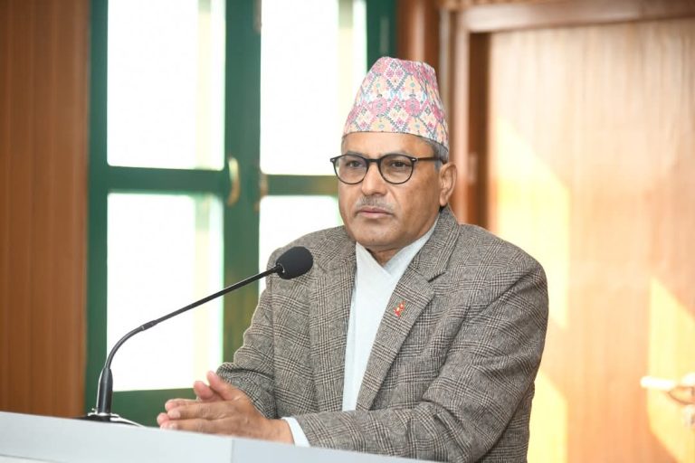 ‘वित्तीय क्षेत्रको संवेदनशीलता बुझेर अगाडि बढ्न आवश्यक छ’: गभर्नर अधिकारी