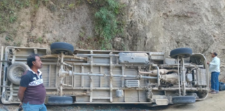 मकवानपुरमा भारतीय नम्बर प्लेटको गाडी दुर्घटना, चार जना घाइते