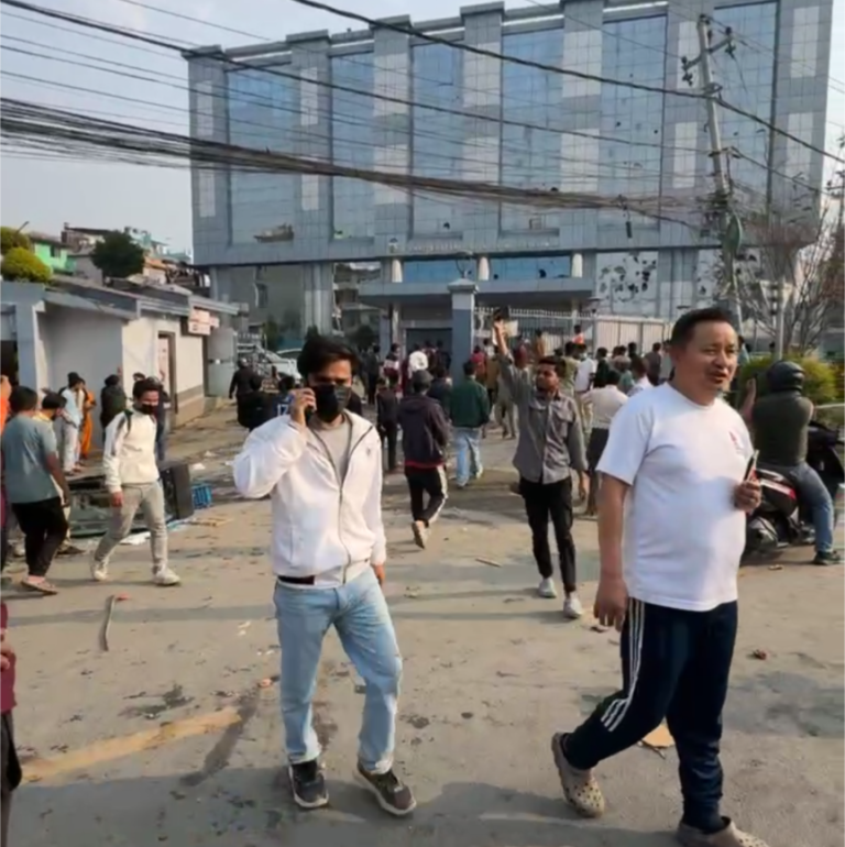 कोटेश्वरको भाटभटेनीमा तोडफोड