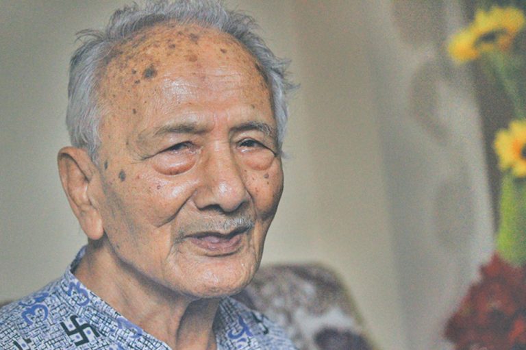 प्रधानमन्त्री ओलीद्धारा साहित्यकार लीलबहादुर क्षेत्रीप्रति श्रद्धाञ्जली अर्पण