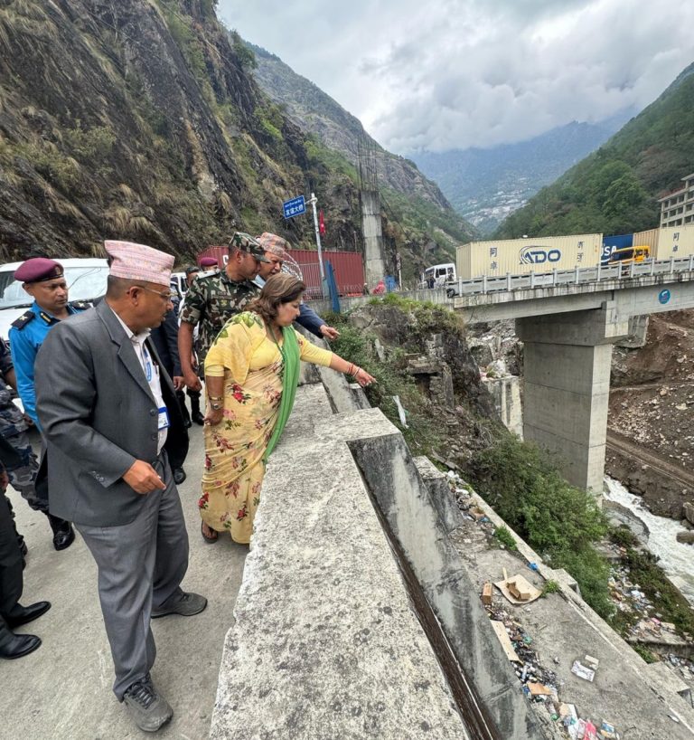 परराष्ट्र मन्त्रीले गरिन् तातोपानी नाका निरीक्षण
